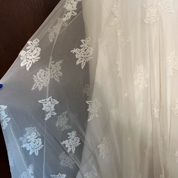 NWT Torrid Special Occasion Ivory Embroidered Hi-Lo
Dress Size 24 Wedding Bridal - Picture 9 of 16